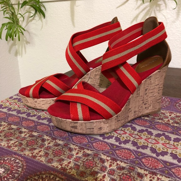 LIKE NEW! Merona Red Wedges - Picture 2 of 4